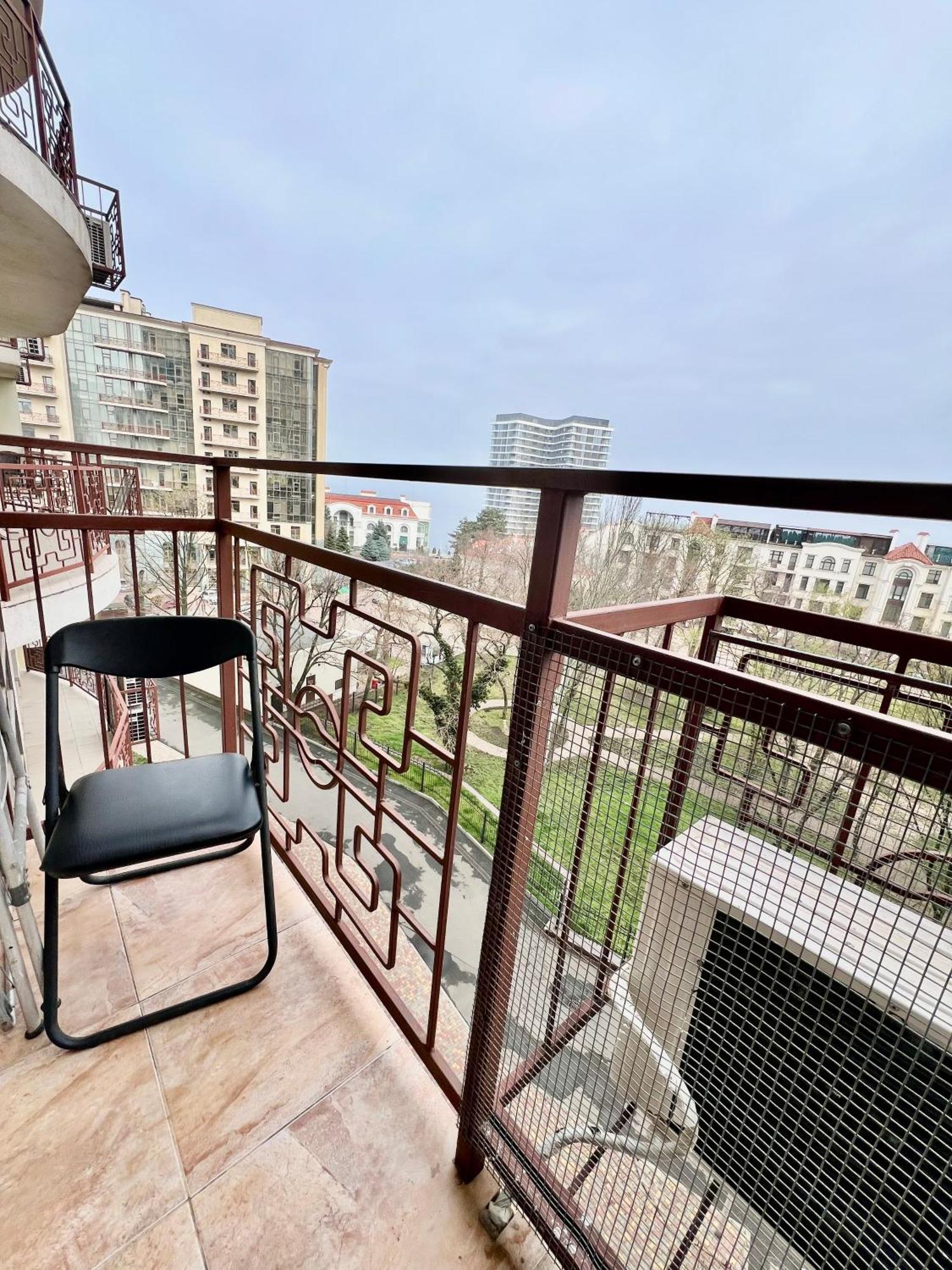 Спальня-Студия С Видом На Море И Парк Odesa Exterior photo